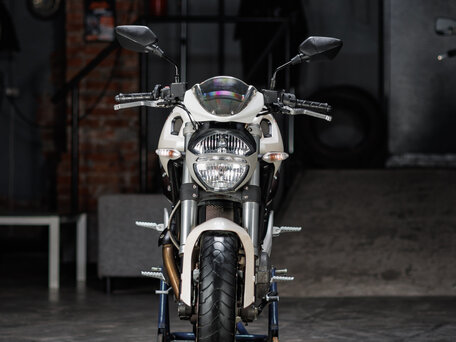 2010 Ducati Monster 696, белый, 450000 рублей, вид 1