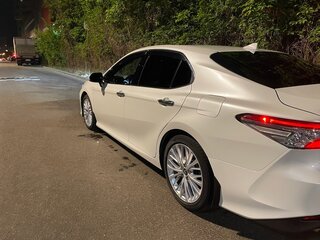 2019 Toyota Camry VIII (XV70), белый, 2850000 рублей, вид 3