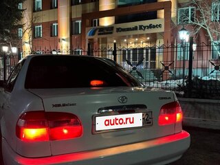 2000 Toyota Corolla VIII (E110), белый, 300000 рублей, вид 2