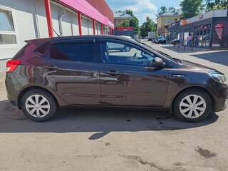 2016 Kia Rio III Рестайлинг, коричневый, 580000 рублей, вид 3