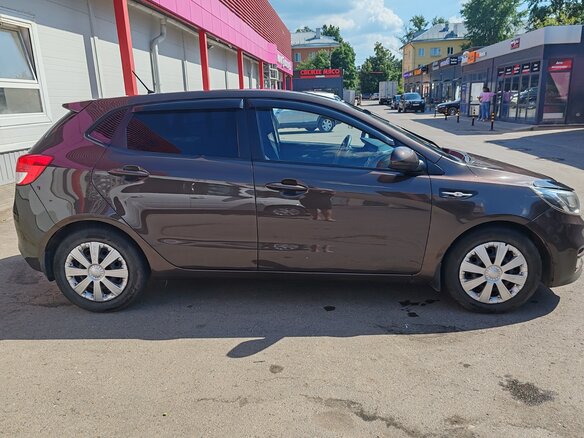 2016 Kia Rio III Рестайлинг, коричневый, 580000 рублей - вид 2