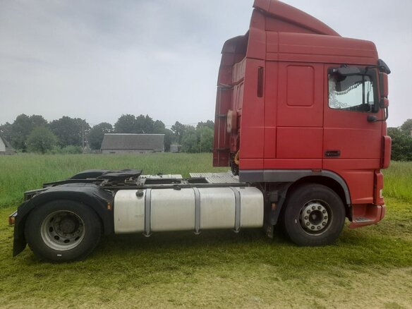 2004 DAF XF 95, красный, 1130760 рублей - вид 3