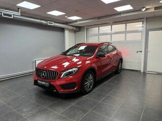 2017 Mercedes-Benz GLA 200 I (X156), красный, 2330000 рублей, вид 1