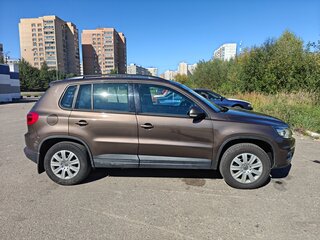 2016 Volkswagen Tiguan I Рестайлинг, коричневый, 1800000 рублей, вид 3