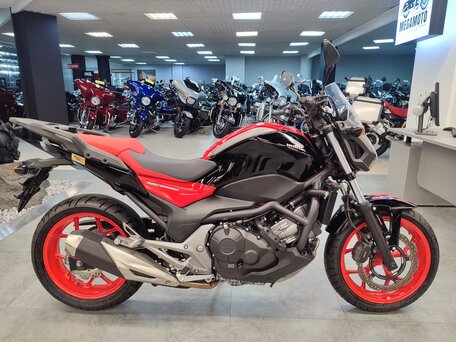2018 Honda NC 750S, красный, 649000 рублей, вид 1
