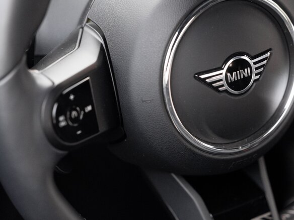 2022 Mini Hatch Cooper S III (F55/F56) Рестайлинг 2, серый, 3950000 рублей - вид 21