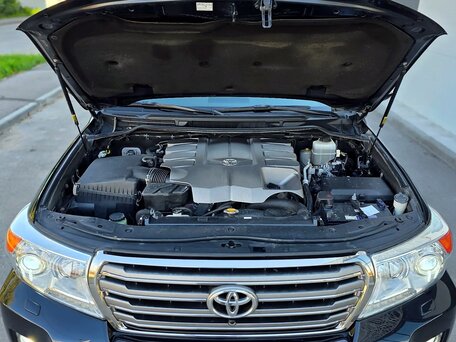 2013 Toyota Land Cruiser 200 Series Рестайлинг 1, чёрный, 4160000 рублей, вид 2