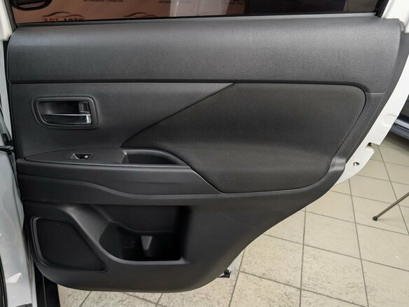 2015 Mitsubishi Outlander III Рестайлинг 2, белый - вид 23