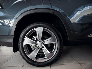 2026 Geely Okavango I Рестайлинг, серый, 4085990 рублей, вид 5