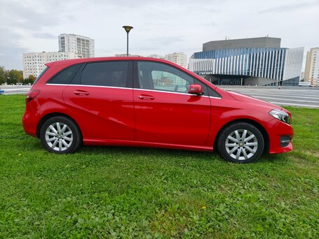 2014 Mercedes-Benz B-Класс 180 II (W246), красный, 1300000 рублей, вид 4