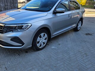 2021 Volkswagen Polo VI, серебристый, 1900000 рублей, вид 1