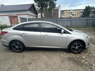 2017 Ford Focus III Рестайлинг, серебристый, 1200000 рублей, вид 2