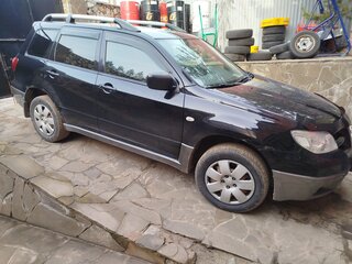 2007 Mitsubishi Outlander I, чёрный, 660000 рублей, вид 3