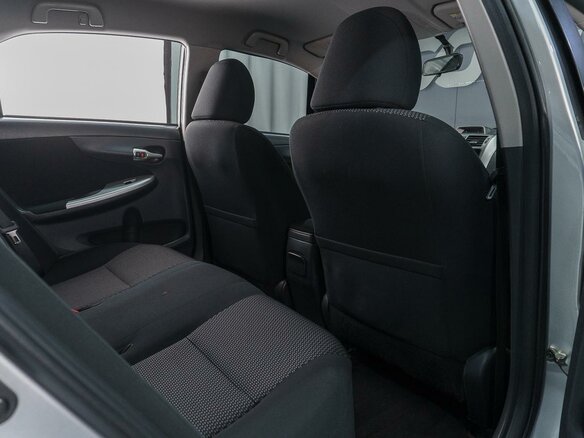 2011 Toyota Corolla X (E140, E150) Рестайлинг, серебристый, 1039000 рублей - вид 12