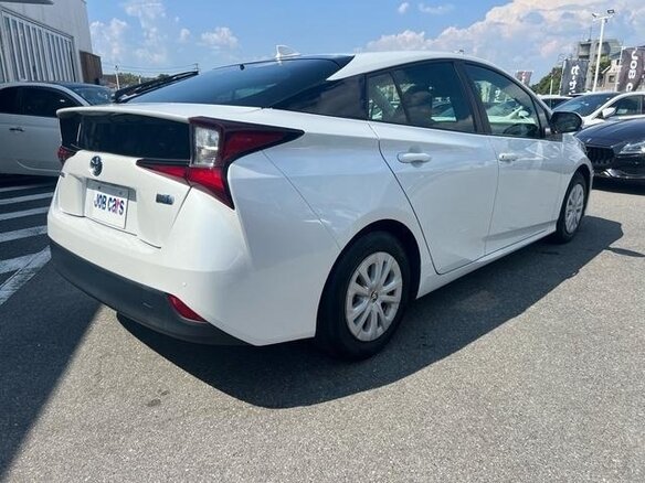 2022 Toyota Prius IV Рестайлинг (XW50), белый - вид 4