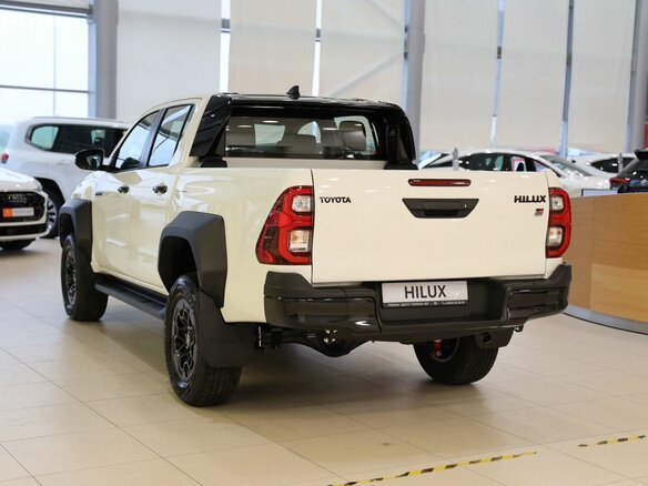2025 Toyota Hilux VIII Рестайлинг 2, белый - вид 5