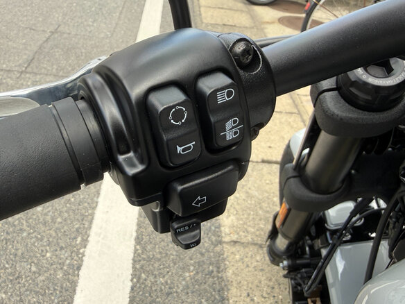 2024 Harley-Davidson Fat Bob, серый, 1700000 рублей - вид 21