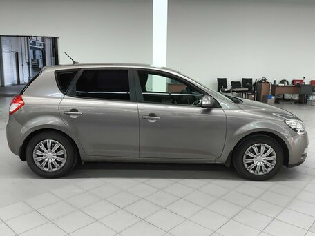 2010 Kia Ceed I Рестайлинг, бежевый, 580000 рублей, вид 5