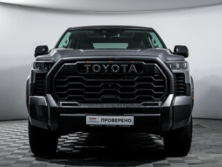 2023 Toyota Tundra CrewMax III, серый, 9894139 рублей, вид 2