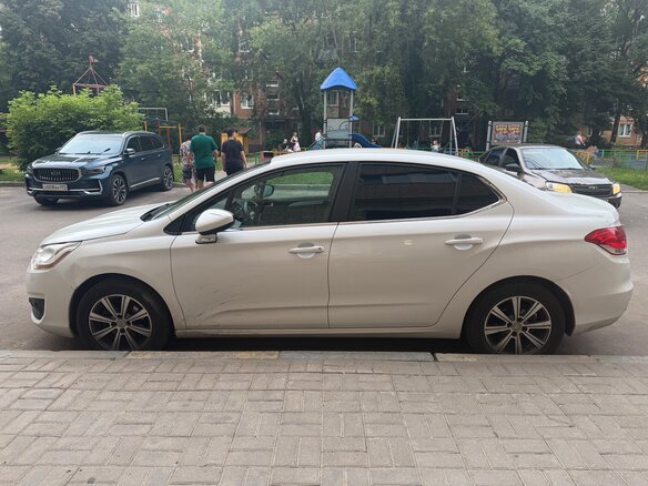 2016 Citroen C4 II, белый, 800000 рублей - вид 3