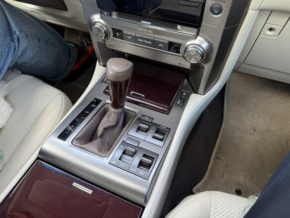 2018 Lexus GX 460 II Рестайлинг, коричневый, 6750000 рублей - вид 17