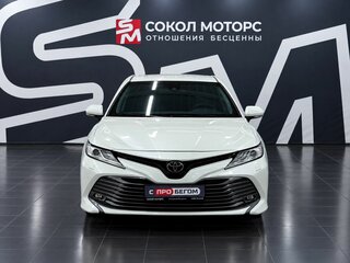 2020 Toyota Camry VIII (XV70), белый, 2669900 рублей, вид 3