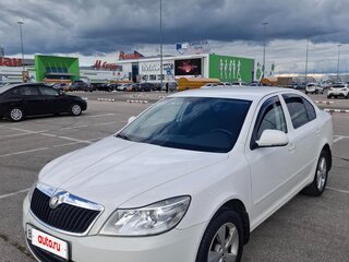 2012 Skoda Octavia II (A5) Рестайлинг, белый, 650000 рублей, вид 1