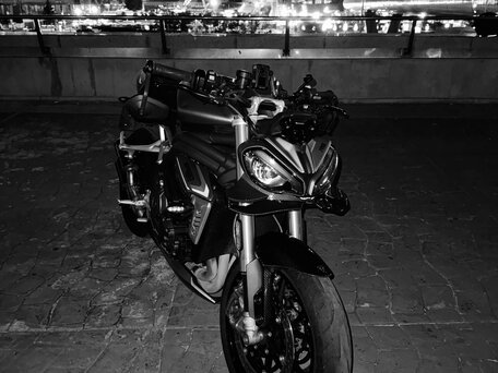 2022 Triumph Speed Triple, серый, 1150000 рублей, вид 2