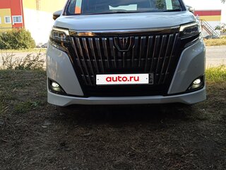 2019 Toyota Esquire I Рестайлинг, белый, 2700000 рублей, вид 2