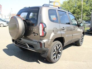 2026 Lada (ВАЗ) Niva Travel I Рестайлинг, серый, 1809000 рублей, вид 3