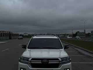 2017 Toyota Land Cruiser 200 Series Рестайлинг 2, белый, 6400000 рублей, вид 1