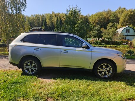 2013 Mitsubishi Outlander III, серый, 1525000 рублей, вид 4
