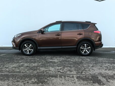 2017 Toyota RAV4 IV (XA40) Рестайлинг, коричневый, 2160000 рублей, вид 3