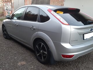 2010 Ford Focus II Рестайлинг, серебристый, 700000 рублей, вид 3