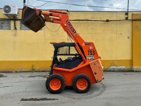 2010 Locust 753, красный, 770000 рублей, вид 2