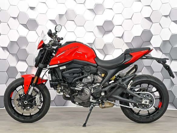 2021 Ducati Monster 937, красный, 819000 рублей - вид 2