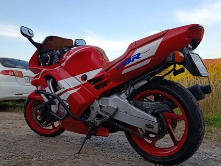 1991 Honda CBR 600F, красный, 299000 рублей, вид 3
