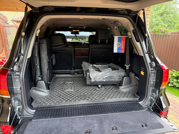 2011 Lexus LX 570 III, чёрный, 3050000 рублей - вид 2