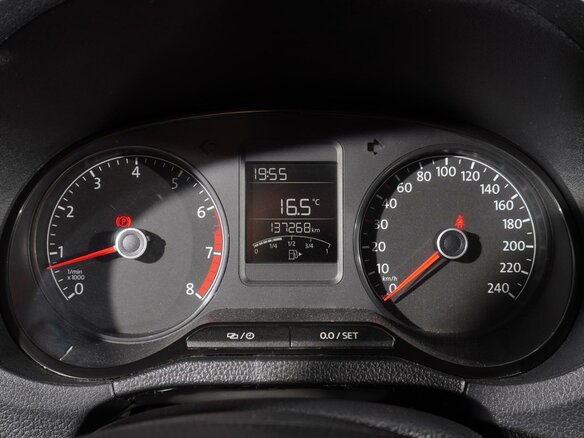 2017 Volkswagen Polo V Рестайлинг, серый, 888000 рублей - вид 11