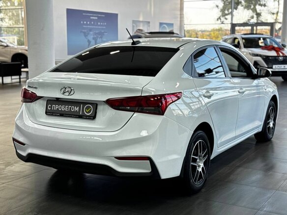 2017 Hyundai Solaris II, белый, 1019900 рублей - вид 4