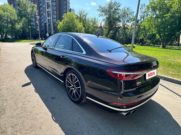 2021 Audi S8 IV (D5), коричневый, 10500000 рублей - вид 2