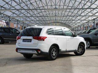 2019 Mitsubishi Outlander III Рестайлинг 3, белый, 2060000 рублей, вид 5