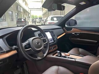 2025 Volvo XC90 B5 II Рестайлинг 2, чёрный, 6217958 рублей, вид 3