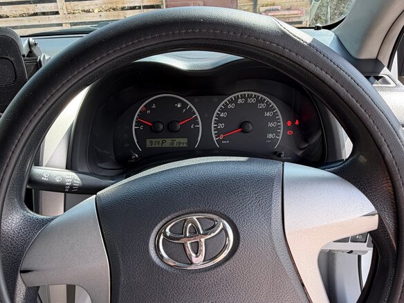 2010 Toyota Corolla Axio X (E140, E150) Рестайлинг, белый, 680000 рублей - вид 6