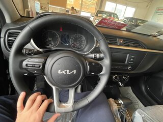 2021 Kia Rio IV Рестайлинг, чёрный, 1900000 рублей, вид 5