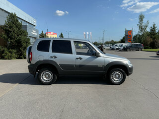 2015 Chevrolet Niva I Рестайлинг, серебристый, 590000 рублей, вид 4