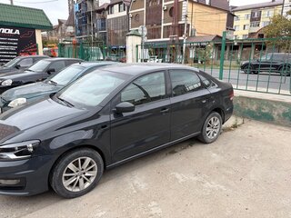 2018 Volkswagen Polo V Рестайлинг, жёлтый, 700000 рублей, вид 4