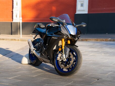 2021 Yamaha YZF-R1M, чёрный, 2375000 рублей, вид 2