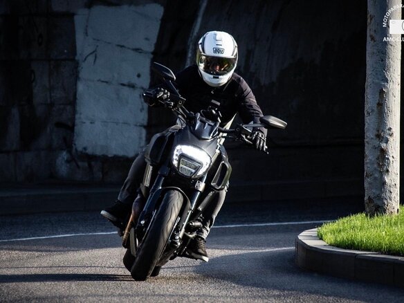 2015 Ducati Diavel, чёрный - вид 7