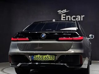 2025 BMW 7 серии 740d xDrive VII (G70), синий, 12385509 рублей, вид 4